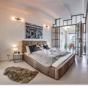 https://loft-astoria-by-mundo-collection.inbudapesthotels.com