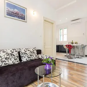 https://apartment-central-old-town.splithotels.org